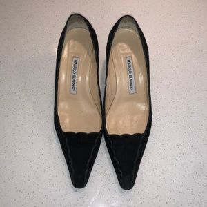 Manolo Blahnik Srilasca Suede Kitten-Heel Pump